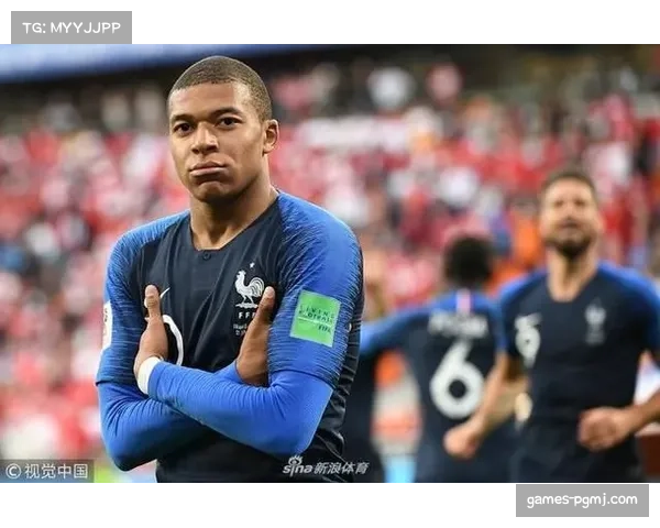 朗斯3-4-2-1体系剖析：双前腰肋部空当寻找，翼卫灵活前插